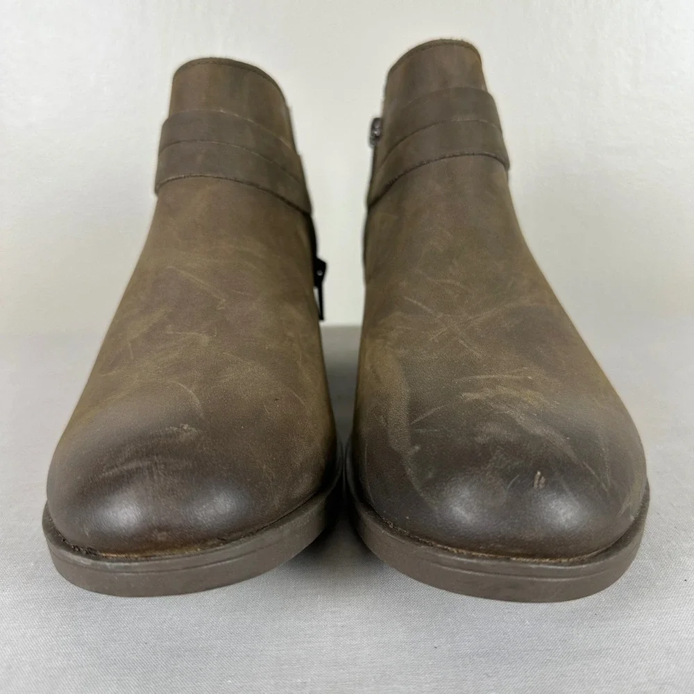 Clarks Women's 9.5 Charlten Rae‎ Ankle Bootie Mushroom Oily Leather Buckle Zip